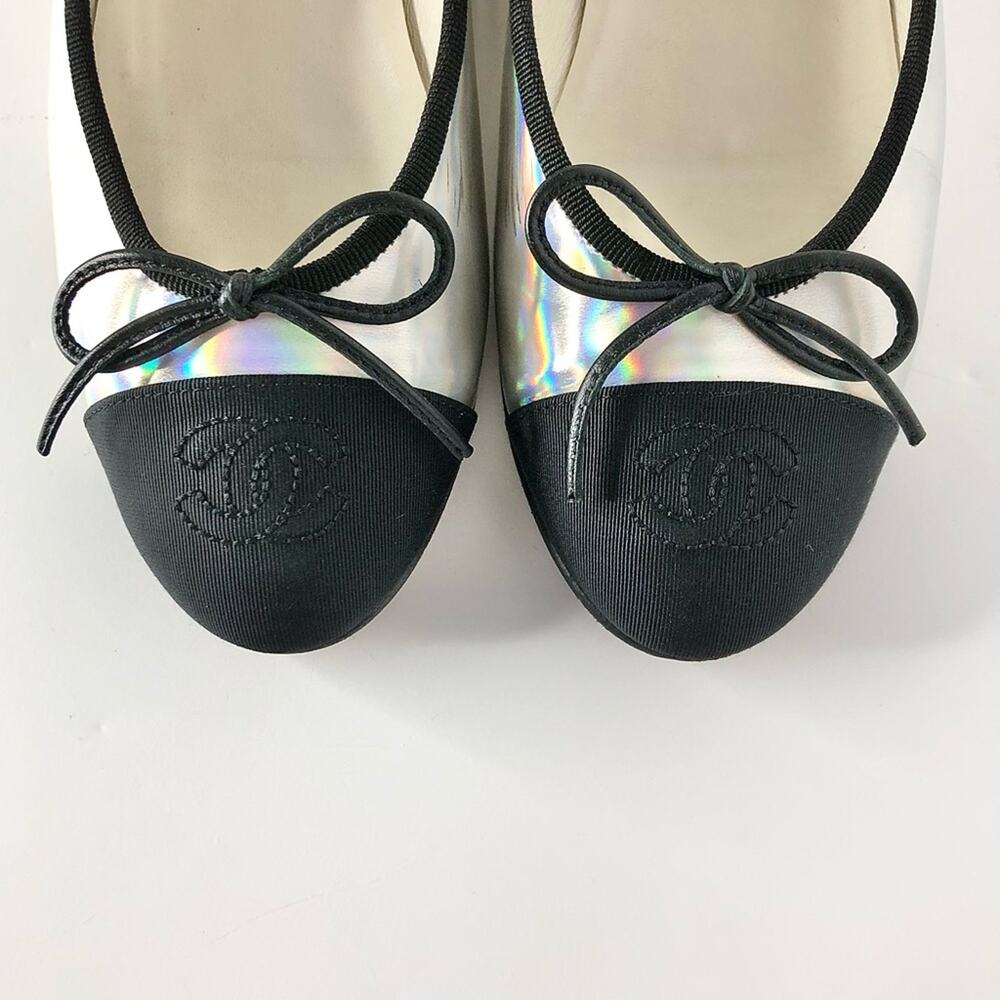 Chanel CC Logo Iridescent Patent Cap Toe Ballerina
Flats 36 - Picture 5 of 12